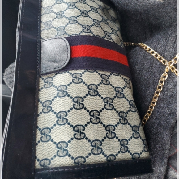 ****SOLD*****Authentic Navy Gucci - Picture 9 of 15